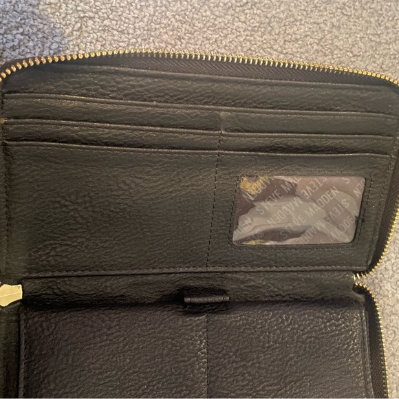 Steve Madden zip around clutch wallet/organizer ✨Black Faux Leather ✨ Like New ✨ - Picture 5 of 6